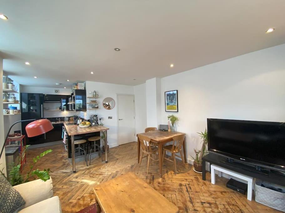Apartment Biophilic Duplex - Family & Pet Friendly