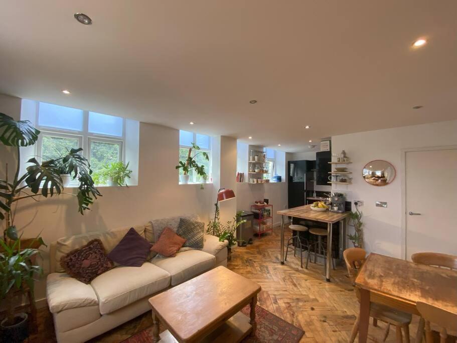 Apartment Biophilic Duplex - Family & Pet Friendly *