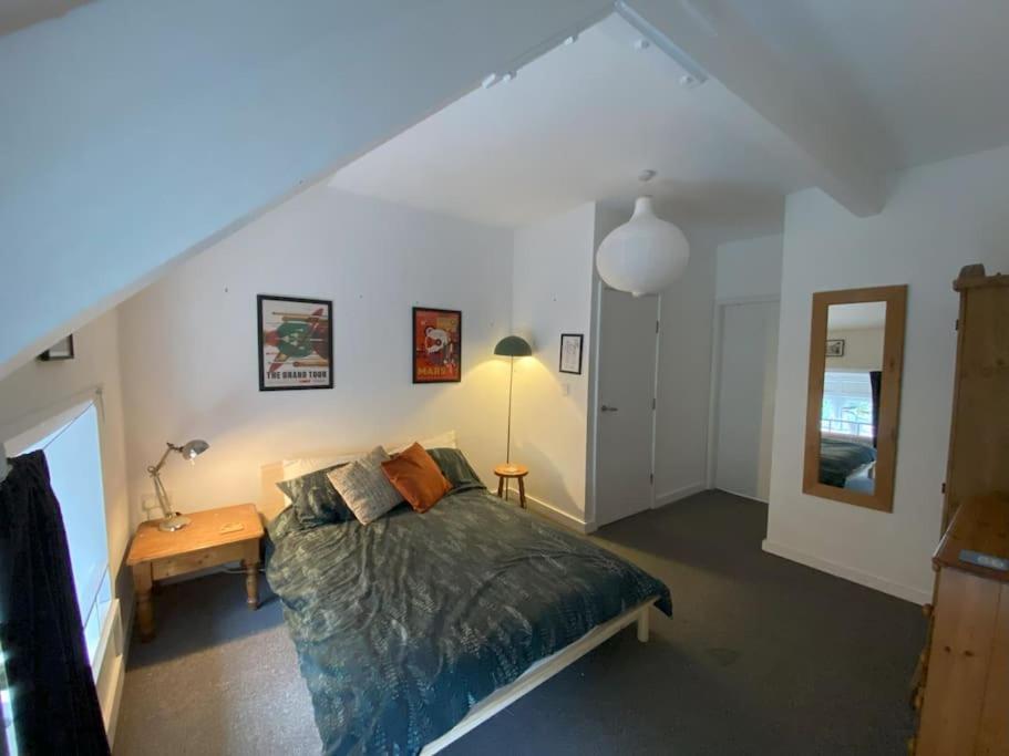 Apartment Biophilic Duplex - Family & Pet Friendly