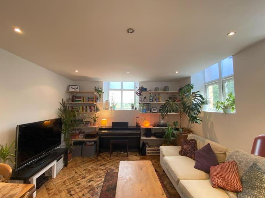 Biophilic Duplex - Family & Pet Friendly Sheffield